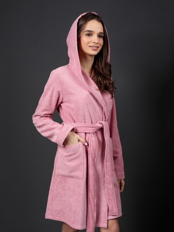 Женский укороченный махровый халат с капюшоном (Пудрово-розовый)